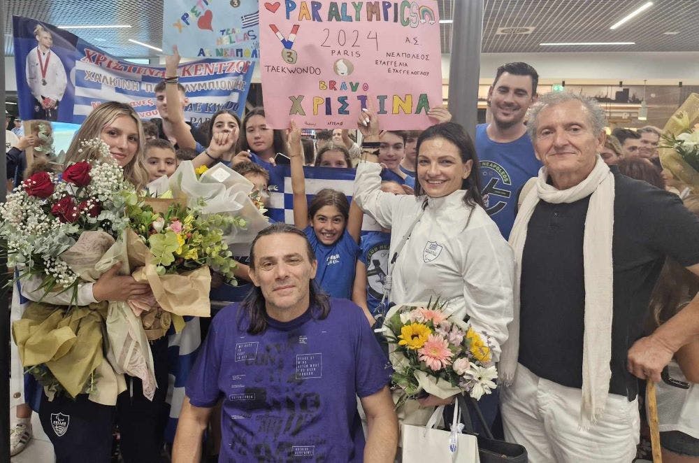 Επέστρεψαν με χαμόγελα και 13 μετάλλια οι Έλληνες Παραολυμπιονίκε (vid-pics) runbeat.gr